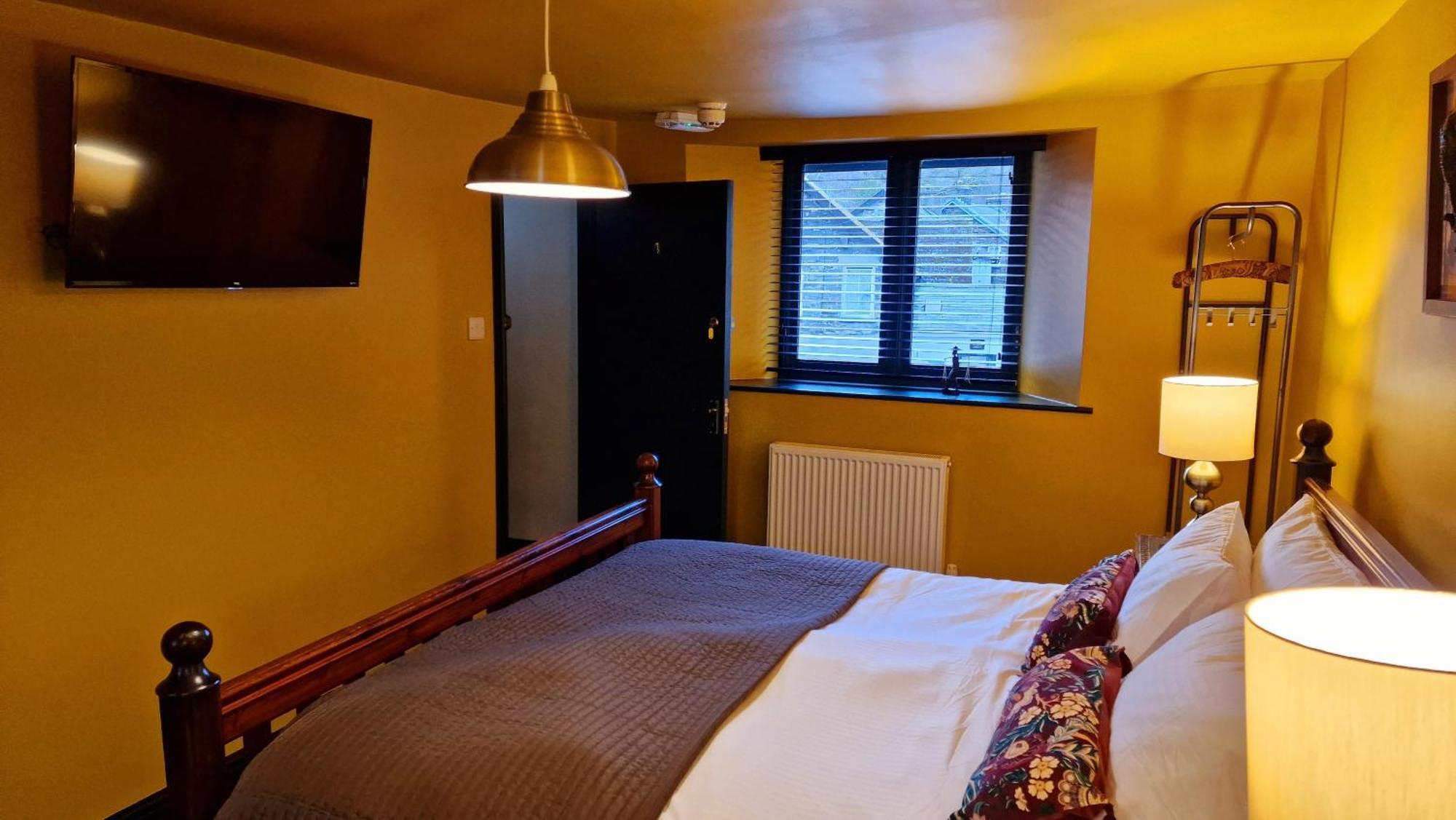 Y Gwydyr Hotel - Dolwyddelan Exteriör bild