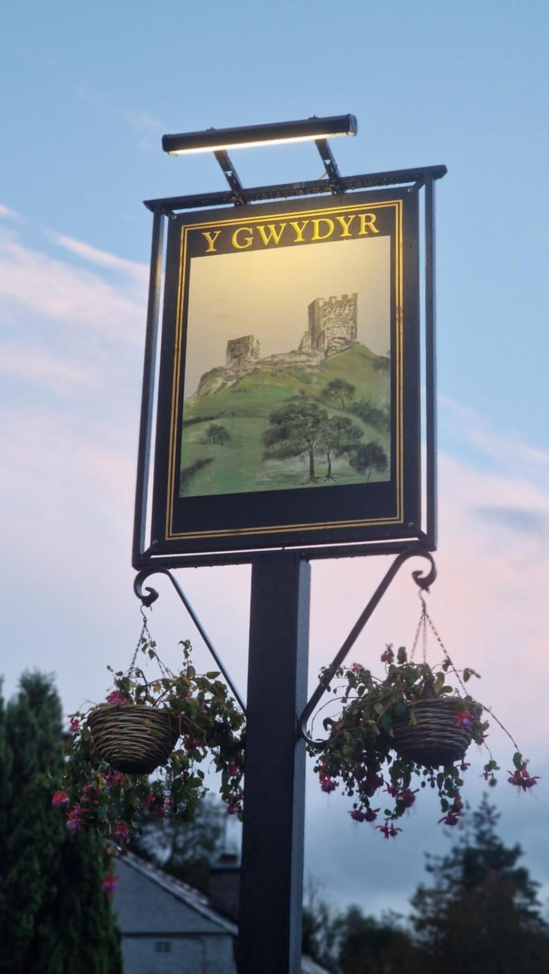 Y Gwydyr Hotel - Dolwyddelan Exteriör bild