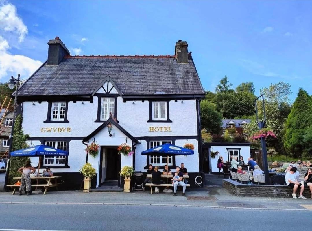 Y Gwydyr Hotel - Dolwyddelan Exteriör bild