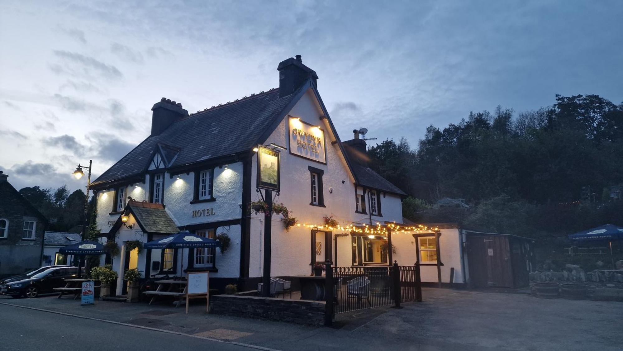 Y Gwydyr Hotel - Dolwyddelan Exteriör bild