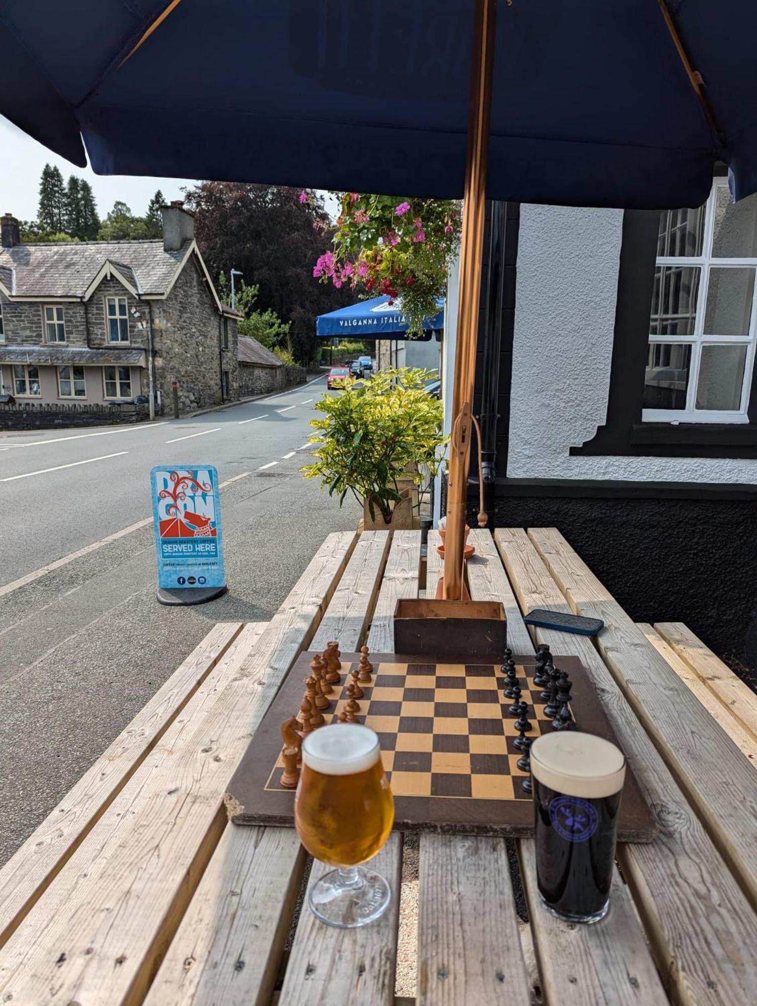 Y Gwydyr Hotel - Dolwyddelan Exteriör bild