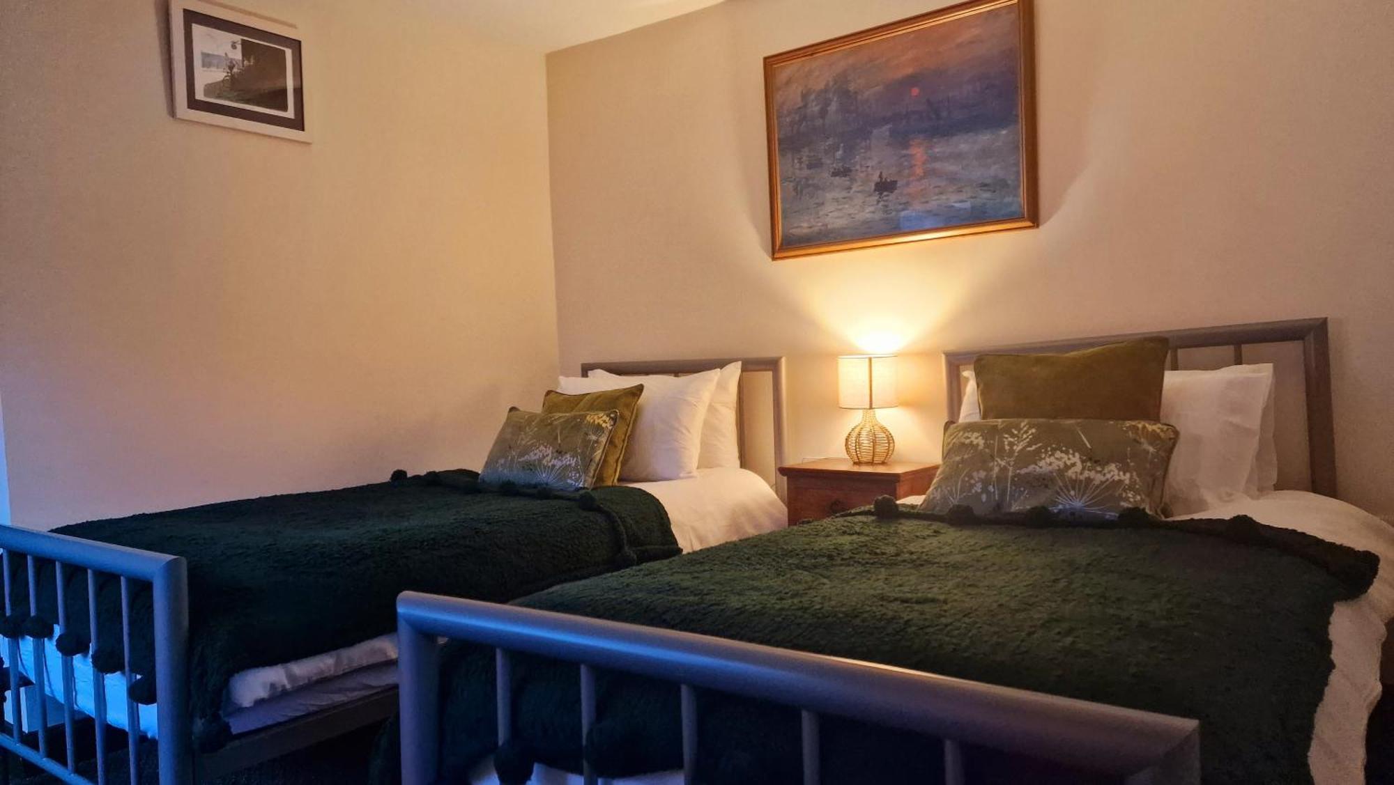 Y Gwydyr Hotel - Dolwyddelan Exteriör bild